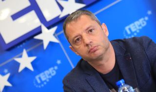 Делян Добрев намекна, че Асен Василев си тръгва при ротацията