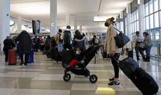 САЩ: Стотици отменени полети след срив в системите