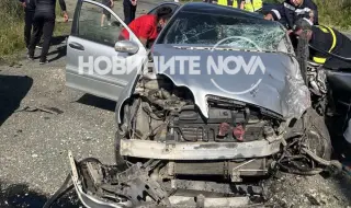 Четирима пострадали и един загинал при челна катастрофа на пътя Бургас-Средец 