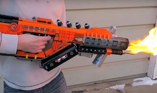 Огнехвъргачка от Lego