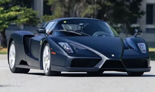 В света има само едно матово черно Ferrari Enzo и сега можете да си го купите