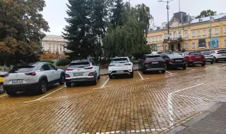 Карлос Контрера: Край на безплатното паркиране на електрически автомобили в синя и зелена зони