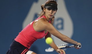 Пиронкова отпадна и на двойки в Лондон