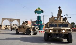 Талибаните щурмуваха военна база