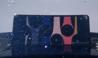 Samsung показа как тества сгъваемите си смартфони при екстремни условия (ВИДЕО)