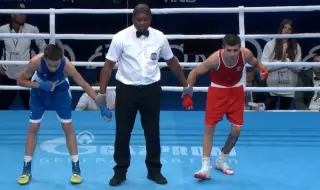 Страхотно: Ангел Димитров е на финал на Световното по бокс...