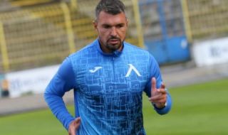 Валери Божинов има 165 минути за Левски за една година
