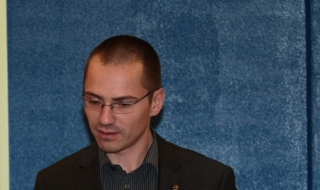 ВМРО към Мая Манолова: Насърчавате незаконни цигански постройки!