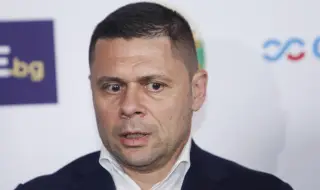 Александър Димитров ли ще "отлепя ютията"? 