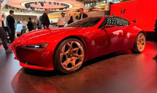 Alfa Romeo показа новия си суперкар