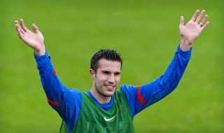 ПСЖ започна преговори за Ван Перси