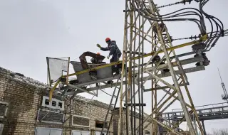 Украински удари по пристанища свиха рязко морския износ на руски петрол