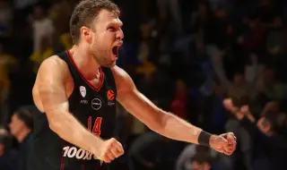 Блестящ Александър Везенков с впечатляващо представяне при категоричната победа на Олимпиакос в Гърция