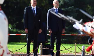 Грандиозно посрещане на президента на Азербайджан СНИМКИ