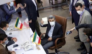 Лошото момче на Иран отново иска да е президент