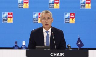 НАТО обеща "всеобхватен пакет от помощ" за Украйна