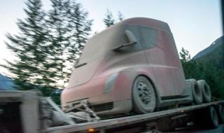 Камионът на Tesla се завърна от тестове в Аляска