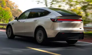 Tesla oтбеляза рекордни доставки и рекорден срив на акции