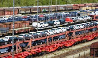 Продажбите на нови коли в Европа бавно поемат нагоре