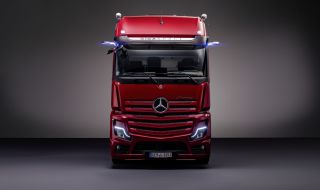 Запознайте се с новия голям камион Mercedes Actros L