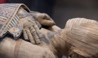 Откриха първата в света мумия на бременна жена
