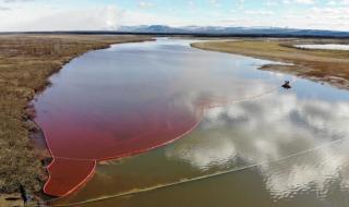 Чистят река в Сибир след теч на 20 000 тона дизел
