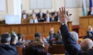 Депутатите обсъждат вота на недоверие