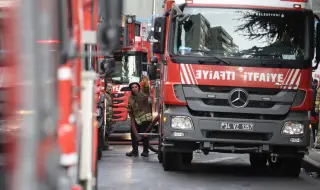 Огромен пожар бушува в Истанбул, няколко часа пожарникарите не могат да го овладеят