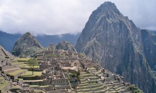 Евакуират туристи, блокирани в Мачу Пикчу заради протестите в Перу