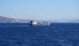 Първият пътнически кораб, който свързва Измир с гръцки остров, пристигна на Лесбос