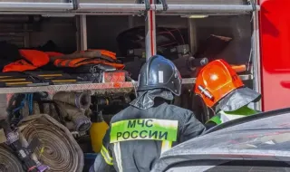 Пожари след атаката с дронове в три района на Санкт Петербург, гори нефтеният терминал