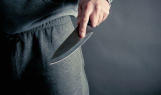 17-годишен ученик уби с нож учителката си