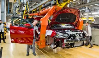 АвтоВАЗ в капан - продажбите на Lada се сринаха с една четвърт