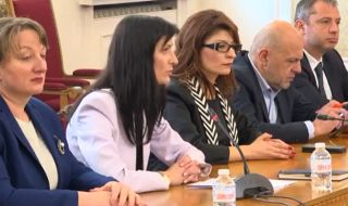 Мария Габриел към ДПС: Само с диалог между парламентарните групи ще заявим необходимото за България 