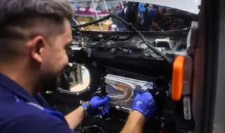 BMW привиква в сервиза новия iX3 заради риск от токов удар