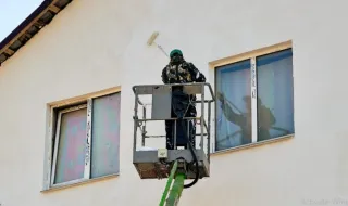 Фасадното боядисване зависи от времето и подготовката