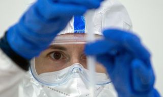 Под 200 души с коронавирус са в интензивното