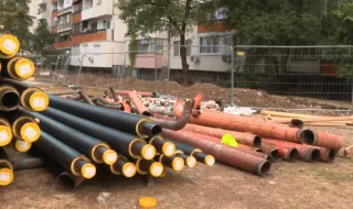 Жители на „Дружба“ чакат топла вода от месец, срокът е 1 октомври