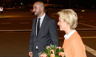 Урсула фон дер Лайен пристигна в София за пускането на интерконектора с Гърция 