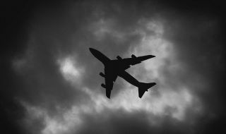 САЩ: Проблем в съобщенията за безопасност е наложил спиране на полетите в цялата страна
