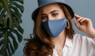 Дерматолог алармира: Не носете грим под маската!