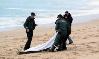 Откриха телата на 62 мигранти