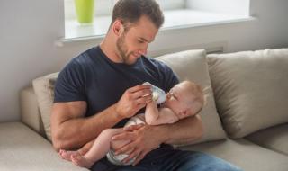 Транссексуален роди, отказва да го впишат като майка