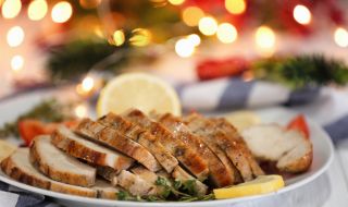 Рецепта за вечеря: Печени пуешки гърди с ароматни подправки