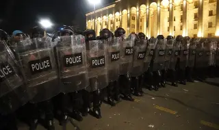 Popular discontent! Thousands protest election result outside Georgian parliament 