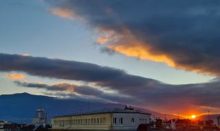 Ветровит петък, температурите скачат