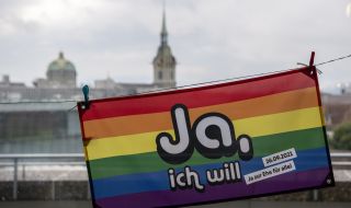 В Швейцария: 2/3 от хората одобриха въвеждането на еднополовите бракове на референдум 