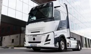Volvo пуска много специален камион, за да отбележи 100-годишнината си
