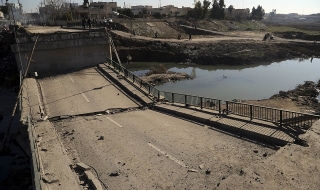 ИД взриви всички мостове в центъра на Мосул 