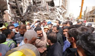 Иран: Сблъсъци между протестиращи и полицията заради рухналата сграда, взела 31 жертви